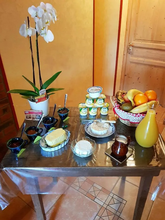 בית הארחה Aux Chambres Du Chadoux De Chateaubourg צרפת